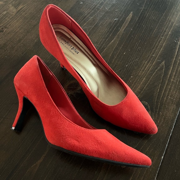 Red pointy toe suede heels Comfort Plus by Predictions - Picture 3 of 7
